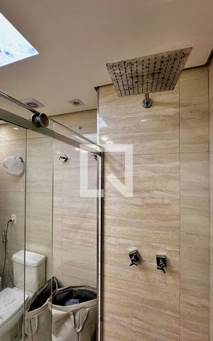 Casa de condomínio à venda com 399m², 4 quartos e 5 vagas Casa de condomínio à venda com 399m², 4 quartos e 5 vagasBanheiro Suíte 1