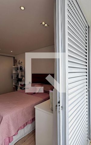 Casa de condomínio à venda com 399m², 4 quartos e 5 vagas Casa de condomínio à venda com 399m², 4 quartos e 5 vagasSacada Suíte 2 e 3