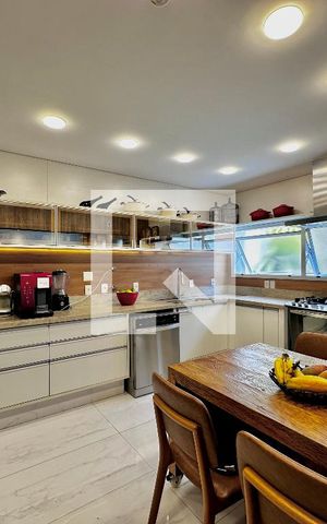 Casa de condomínio à venda com 399m², 4 quartos e 5 vagas Casa de condomínio à venda com 399m², 4 quartos e 5 vagasCozinha