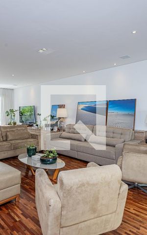 Casa de condomínio à venda com 399m², 4 quartos e 5 vagas Casa de condomínio à venda com 399m², 4 quartos e 5 vagasSala