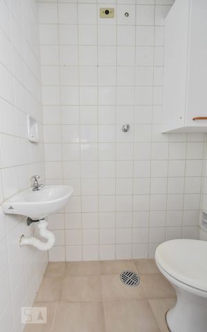 Apartamento para alugar com 70m², 2 quartos e 1 vagaBanheiro de Serviços