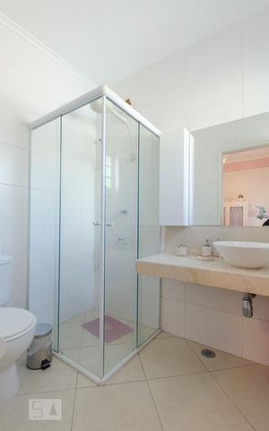 Casa à venda com 240m², 3 quartos e 1 vagaBanheiro Suíte 2