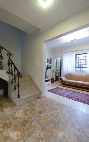 Casa à venda com 240m², 3 quartos e 1 vagaSala