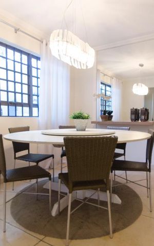 Casa à venda com 240m², 3 quartos e 1 vagaSala