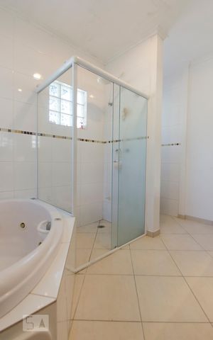 Casa à venda com 240m², 3 quartos e 1 vagaBanheiro Suíte 3