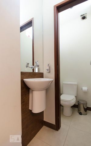 Casa à venda com 240m², 3 quartos e 1 vagaLavabo