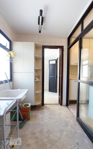 Apartamento à venda com 128m², 3 quartos e 2 vagasLavanderia