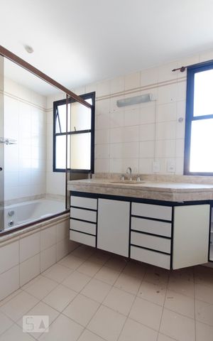 Apartamento à venda com 128m², 3 quartos e 2 vagasBanheiro suíte