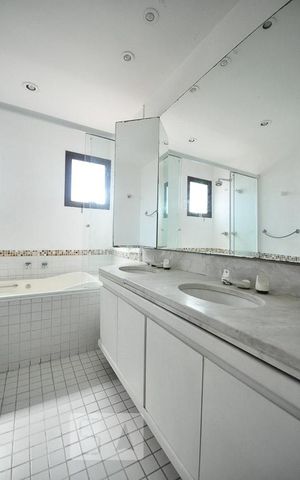 Apartamento à venda com 236m², 4 quartos e 4 vagasbanheiro suíte 3