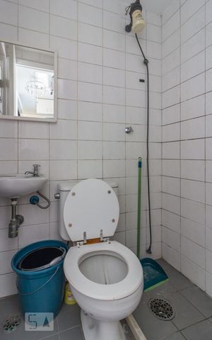 Apartamento à venda com 105m², 2 quartos e 2 vagas Apartamento à venda com 105m², 2 quartos e 2 vagasBanheiro de serviço