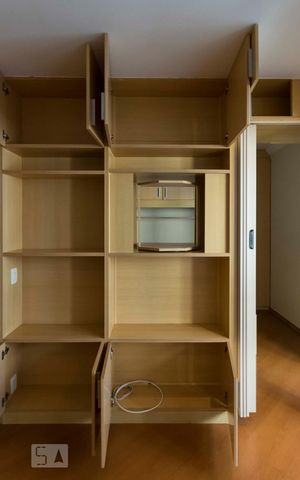 Apartamento à venda com 40m², 1 quarto e 1 vagaSala (Armários)