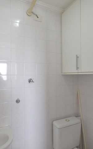 Apartamento à venda com 81m², 2 quartos e 2 vagas Apartamento à venda com 81m², 2 quartos e 2 vagasBanheiro de Serviço