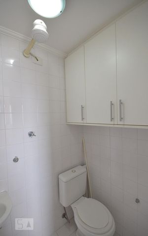 Apartamento à venda com 81m², 2 quartos e 2 vagas Apartamento à venda com 81m², 2 quartos e 2 vagasBanheiro de Serviço