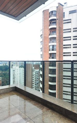 Apartamento à venda com 180m², 4 quartos e 3 vagasvaranda