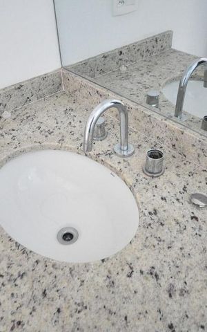 Apartamento para alugar com 89m², 3 quartos e 2 vagasdetalhe do banheiro suíte 
