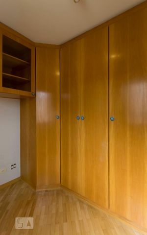 Apartamento à venda com 110m², 2 quartos e 2 vagasQuarto 1 (Armários)