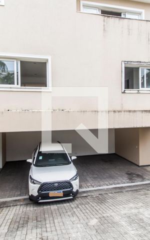 Casa de condomínio à venda com 400m², 4 quartos e 3 vagas Casa de condomínio à venda com 400m², 4 quartos e 3 vagasGaragem