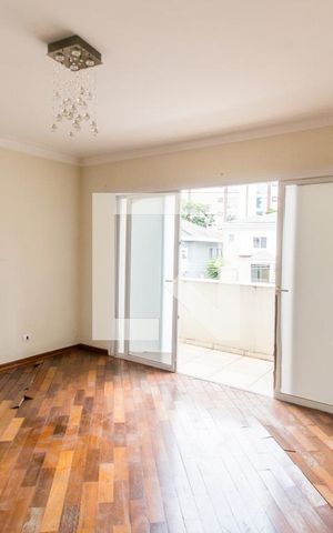 Casa de condomínio à venda com 400m², 4 quartos e 3 vagas Casa de condomínio à venda com 400m², 4 quartos e 3 vagasSuíte master
