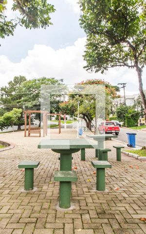 Casa de condomínio à venda com 400m², 4 quartos e 3 vagas Casa de condomínio à venda com 400m², 4 quartos e 3 vagasÁrea comum