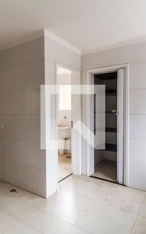 Casa de condomínio à venda com 400m², 4 quartos e 3 vagas Casa de condomínio à venda com 400m², 4 quartos e 3 vagasCozinha