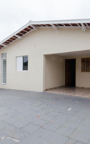 Casa à venda com 125m², 3 quartos e 5 vagas Casa à venda com 125m², 3 quartos e 5 vagasGaragem