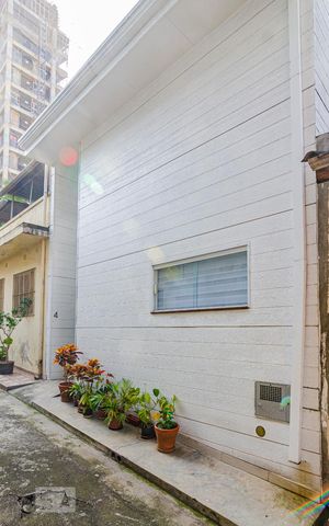 Casa à venda com 81m², 1 quarto e sem vaga Casa à venda com 81m², 1 quarto e sem vagaFachada
