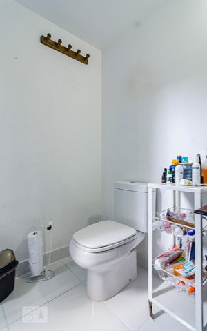 Casa à venda com 81m², 1 quarto e sem vaga Casa à venda com 81m², 1 quarto e sem vagaBanheiro