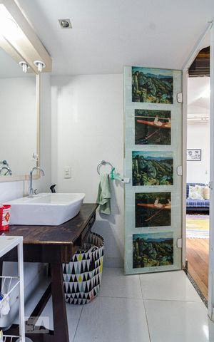 Casa à venda com 81m², 1 quarto e sem vaga Casa à venda com 81m², 1 quarto e sem vagaBanheiro