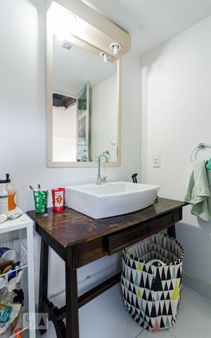 Casa à venda com 81m², 1 quarto e sem vaga Casa à venda com 81m², 1 quarto e sem vagaBanheiro