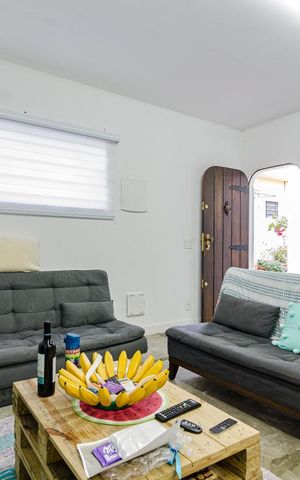 Casa à venda com 81m², 1 quarto e sem vaga Casa à venda com 81m², 1 quarto e sem vagaSala