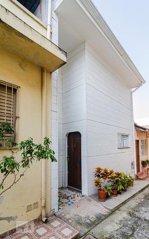 Casa à venda com 81m², 1 quarto e sem vaga Casa à venda com 81m², 1 quarto e sem vagaFachada