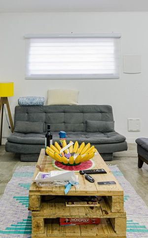Casa à venda com 81m², 1 quarto e sem vaga Casa à venda com 81m², 1 quarto e sem vagaSala