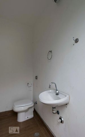 Apartamento à venda com 550m², 4 quartos e 2 vagasFundos (Banheiro 1)