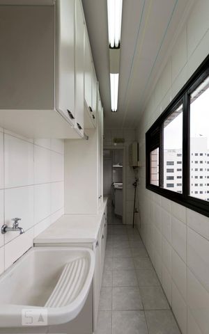 Apartamento à venda com 260m², 4 quartos e 5 vagasLavanderia