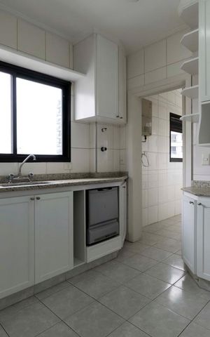 Apartamento à venda com 260m², 4 quartos e 5 vagasCozinha