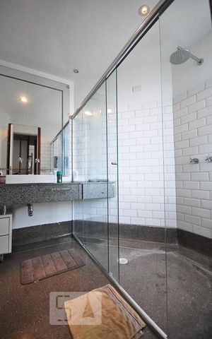 Apartamento à venda com 82m², 1 quarto e 2 vagasdetalhe do banheiro suíte