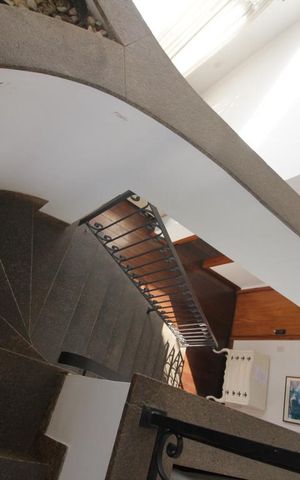 Apartamento à venda com 290m², 4 quartos e 3 vagasEscadas
