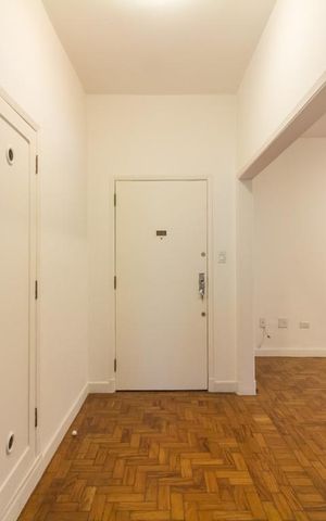 Apartamento à venda com 206m², 3 quartos e 2 vagas Apartamento à venda com 206m², 3 quartos e 2 vagasEntrada social