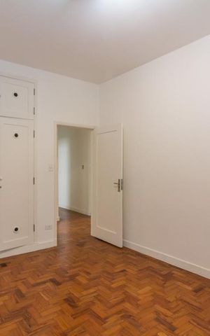 Apartamento à venda com 206m², 3 quartos e 2 vagas Apartamento à venda com 206m², 3 quartos e 2 vagasQuarto 1