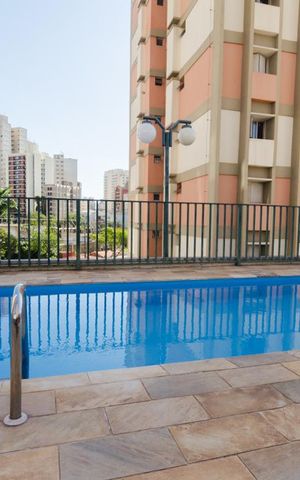 Apartamento à venda com 105m², 3 quartos e 1 vaga Apartamento à venda com 105m², 3 quartos e 1 vagaDependências do prédio - piscina