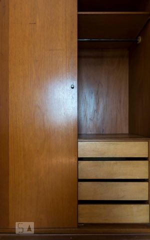 Apartamento para alugar com 85m², 3 quartos e 2 vagasQuarto 1 (Armários)