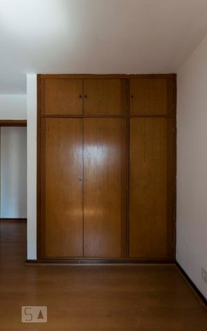 Apartamento para alugar com 85m², 3 quartos e 2 vagasQuarto 1 (Armários)