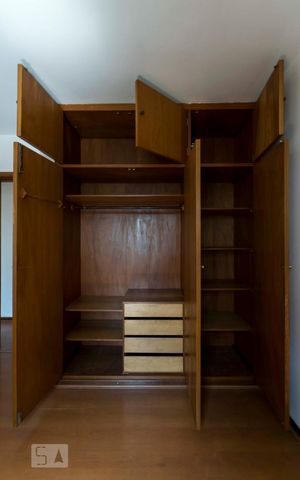 Apartamento para alugar com 85m², 3 quartos e 2 vagasQuarto 1 (Armários)