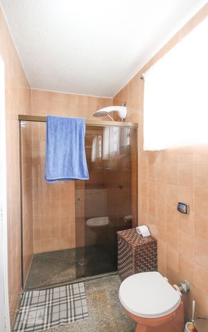 Casa à venda com 340m², 4 quartos e 3 vagasBanheiro da suíte 3 