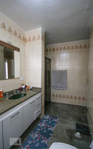 Casa à venda com 340m², 4 quartos e 3 vagasBanheiro da suíte 2 