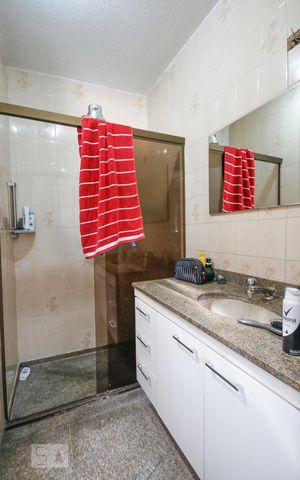Casa à venda com 340m², 4 quartos e 3 vagasBanheiro da suíte 1 