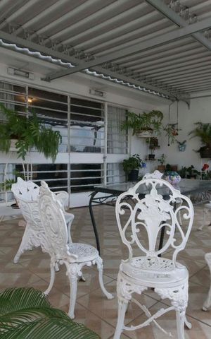 Casa à venda com 280m², 4 quartos e 2 vagasSacada (térreo)