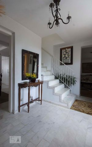 Casa à venda com 280m², 4 quartos e 2 vagasHall de entrada (térreo)