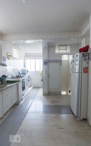 Casa à venda com 280m², 4 quartos e 2 vagasCozinha (térreo)