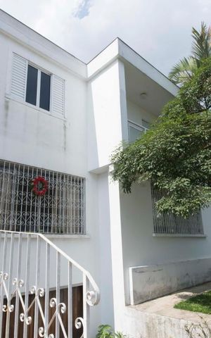 Casa à venda com 280m², 4 quartos e 2 vagasFachada